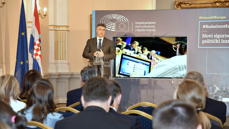 Predsjednik Vlade: Novo globalno ozračje i oblici ugroza zahtijevaju visok stupanj zaštite i odgovornosti svih službi  